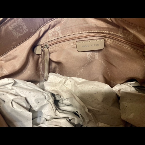 *NWT* •ANNE KLEIN• handbag 👜 - Picture 4 of 6